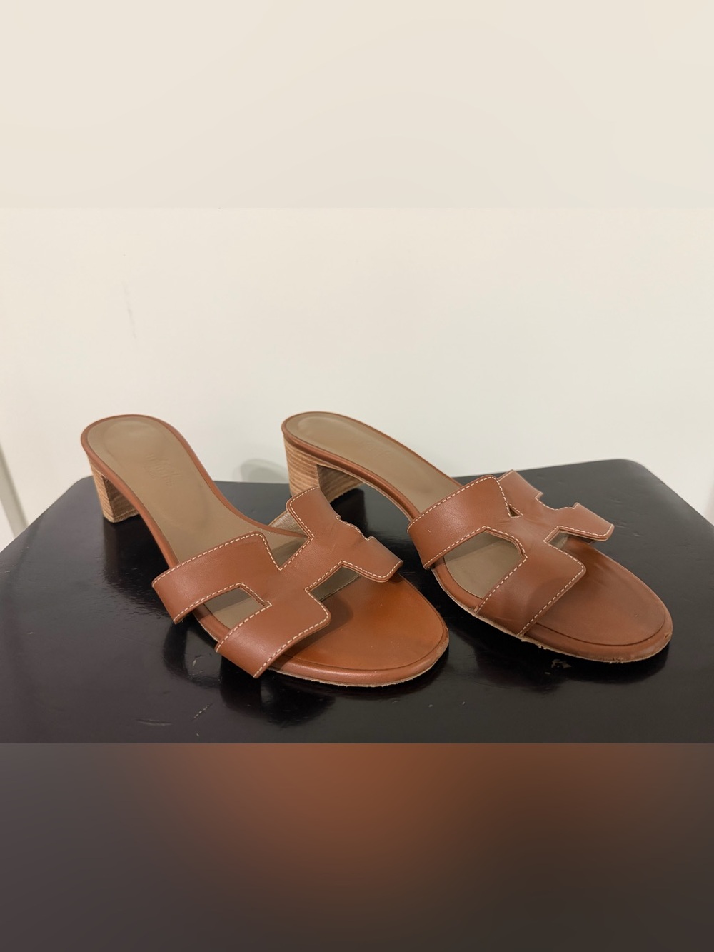 HERMES
Oasis Sandal - Picture 3 of 6